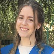 Estudiante de biotecnología y farmacia de tercer año. Con experiencia dando clases particular a alumnos de primaria y ESO. 
Soy una persona empática, simpática, amable y curiosa, que intenta ayudar en lo máximo que puede potenciando las cualidades del alu